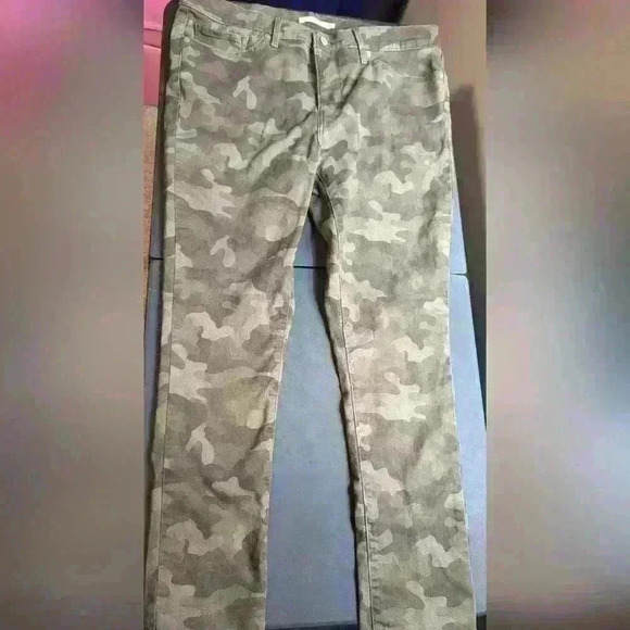 Levi’s 311 Women's Size 34 Shaping Skinny Fit Camouflage Jeans 5 Pocket - Picture 1 of 10